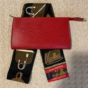 LV Épi Pochette